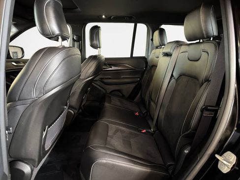 Used 2023 Jeep Grand Cherokee Altitude AWD/4WD image 24