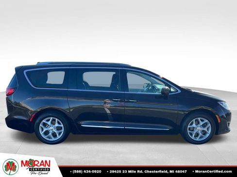 Used 2018 Chrysler Pacifica Touring-L Plus w/ Tire & Wheel Group FWD image 6