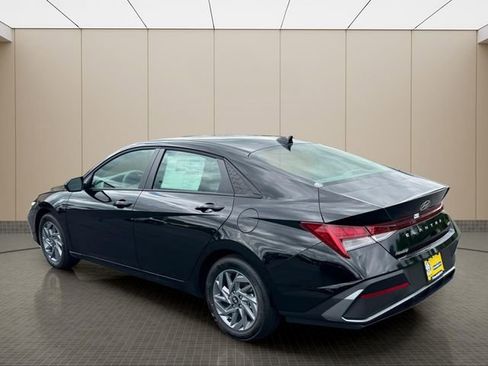 New 2026 Hyundai Elantra Hybrid FWD image 4
