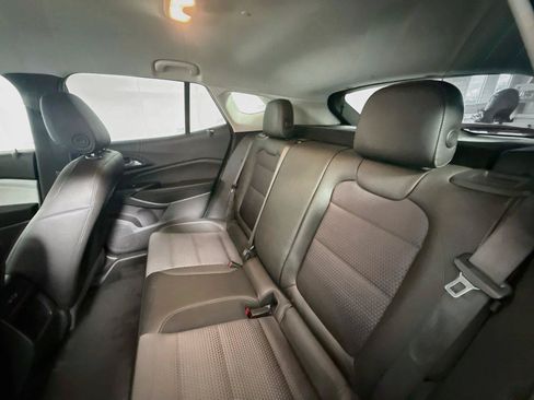 Used 2025 Chevrolet Trax LT FWD image 12
