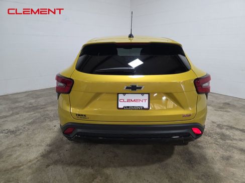 Used 2025 Chevrolet Trax RS image 7