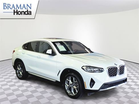 Used 2025 BMW X4 xDrive30i image 2