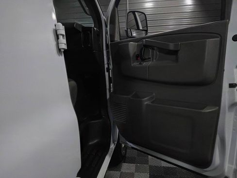 Used 2021 GMC Savana 2500 w/ Driver Convenience Package image 27