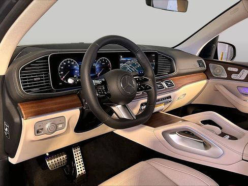 New 2026 Mercedes-Benz GLS 450 4MATIC image 9