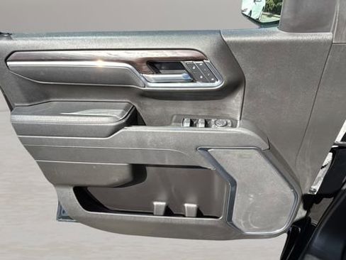 Used 2025 GMC Sierra 1500 SLT image 32