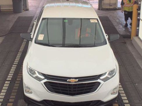Used 2019 Chevrolet Equinox LS AWD/4WD image 3