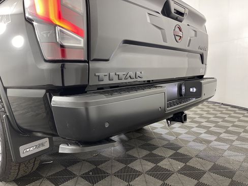Used 2024 Nissan Titan PRO-4X w/ Pro-4x Convenience Package image 7