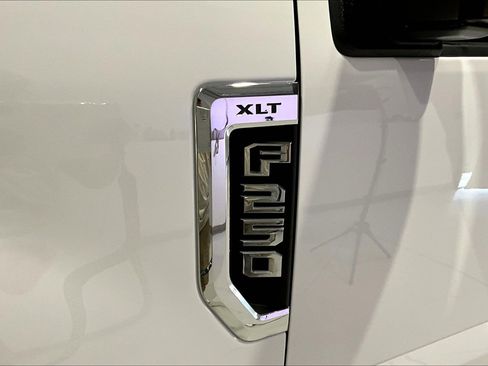 Used 2021 Ford F250 XLT AWD/4WD image 24