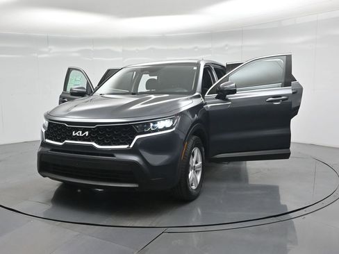 Used 2023 Kia Sorento LX image 33