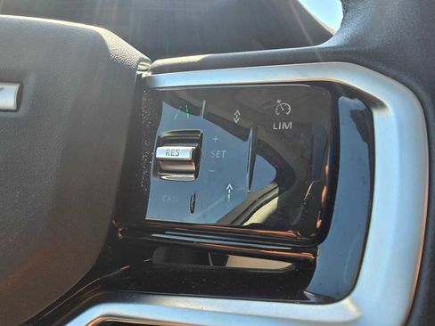 Used 2023 Land Rover Discovery Sport SE image 31