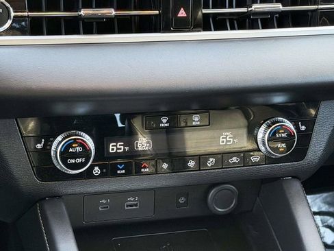 Used 2025 Mitsubishi Outlander SEL image 20