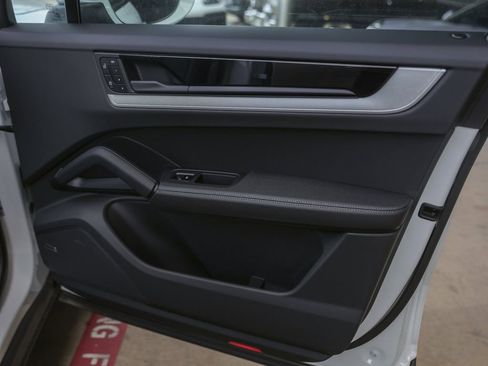 New 2025 Porsche Cayenne image 34