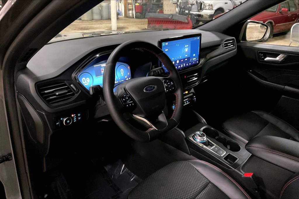 Certified 2025 Ford Escape ST-Line Elite AWD/4WD image 13