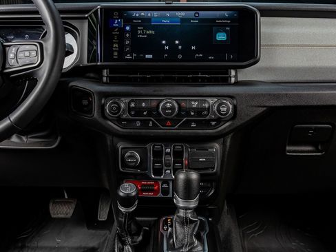 Used 2025 Jeep Gladiator Willys image 23