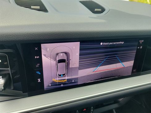 Used 2025 Porsche Cayenne image 30