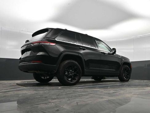 Used 2024 Jeep Grand Cherokee Altitude image 35