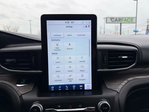 Used 2020 Ford Explorer Platinum w/ Premium Technology Package image 42