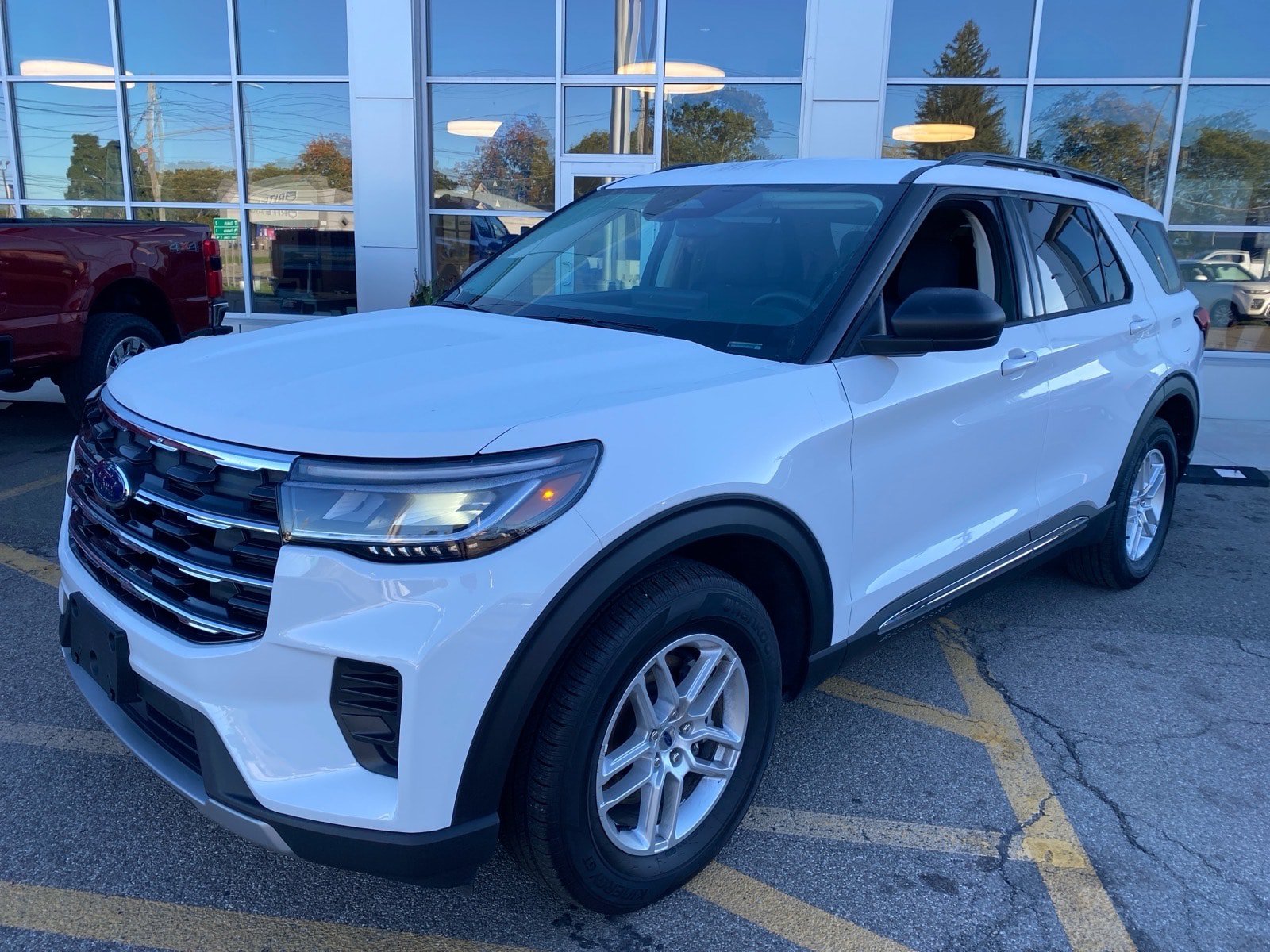 Used 2025 Ford Explorer Active AWD/4WD image 1