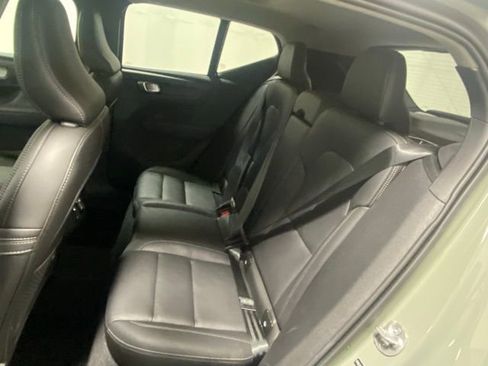 Used 2025 Volvo XC40 B5 Core image 14