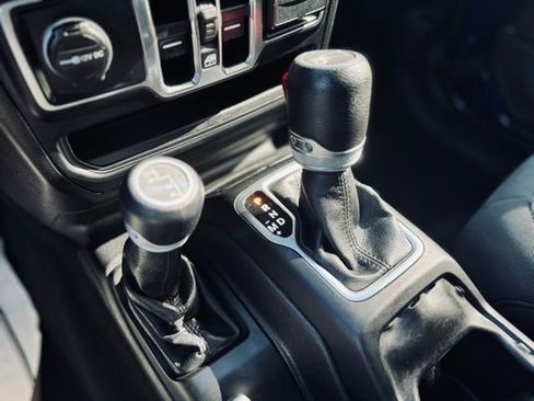 Used 2018 Jeep Wrangler Unlimited Sport S image 27