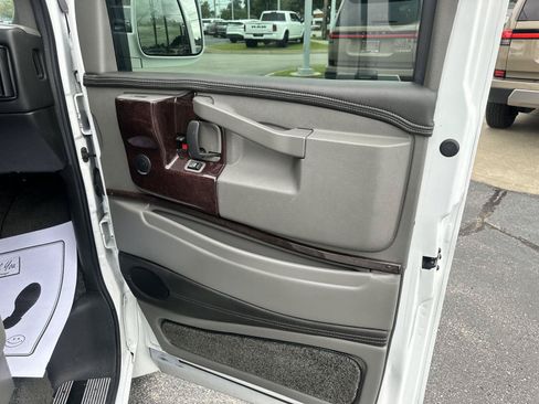 Used 2016 GMC Savana 2500 RWD image 15