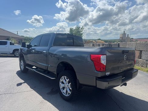 Used 2019 Nissan Titan SV w/ SV Convenience Package AWD/4WD image 4