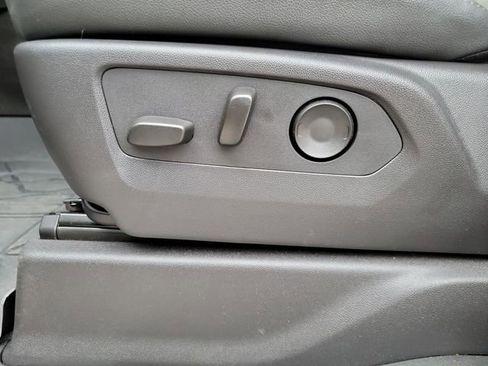 Used 2024 Chevrolet Silverado 2500 ZR2 w/ Technology Package image 16