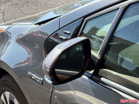 Used 2019 Toyota Prius LE w/ Carpet Mat Package AWD/4WD image 9