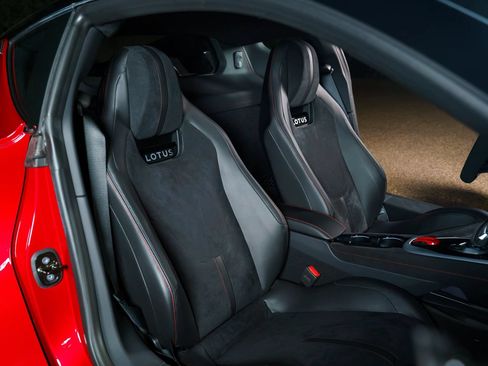 Used 2025 Lotus Emira RWD image 17