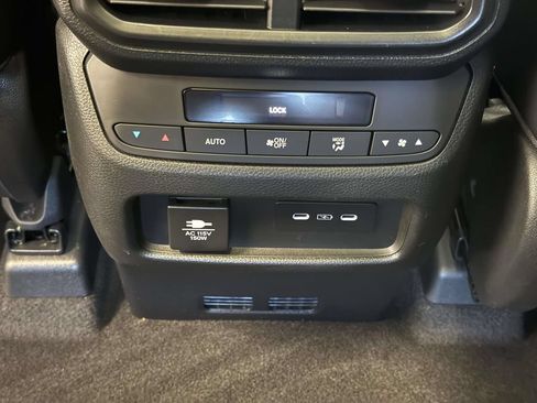 Used 2024 Honda Pilot TrailSport image 20