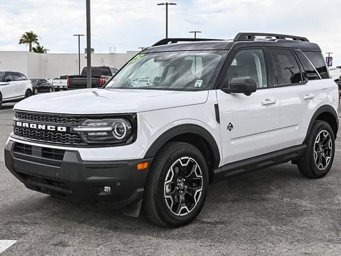 Certified 2025 Ford Bronco Sport Outer Banks w/ Outer Banks Tech Package+ AWD/4WD image 3