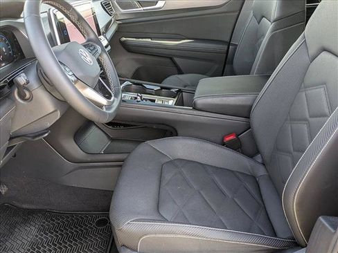 Used 2024 Volkswagen Atlas Cross Sport SE w/ Panoramic Sunroof Package AWD/4WD image 16