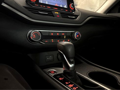 Used 2024 Nissan Altima 2.5 S image 17