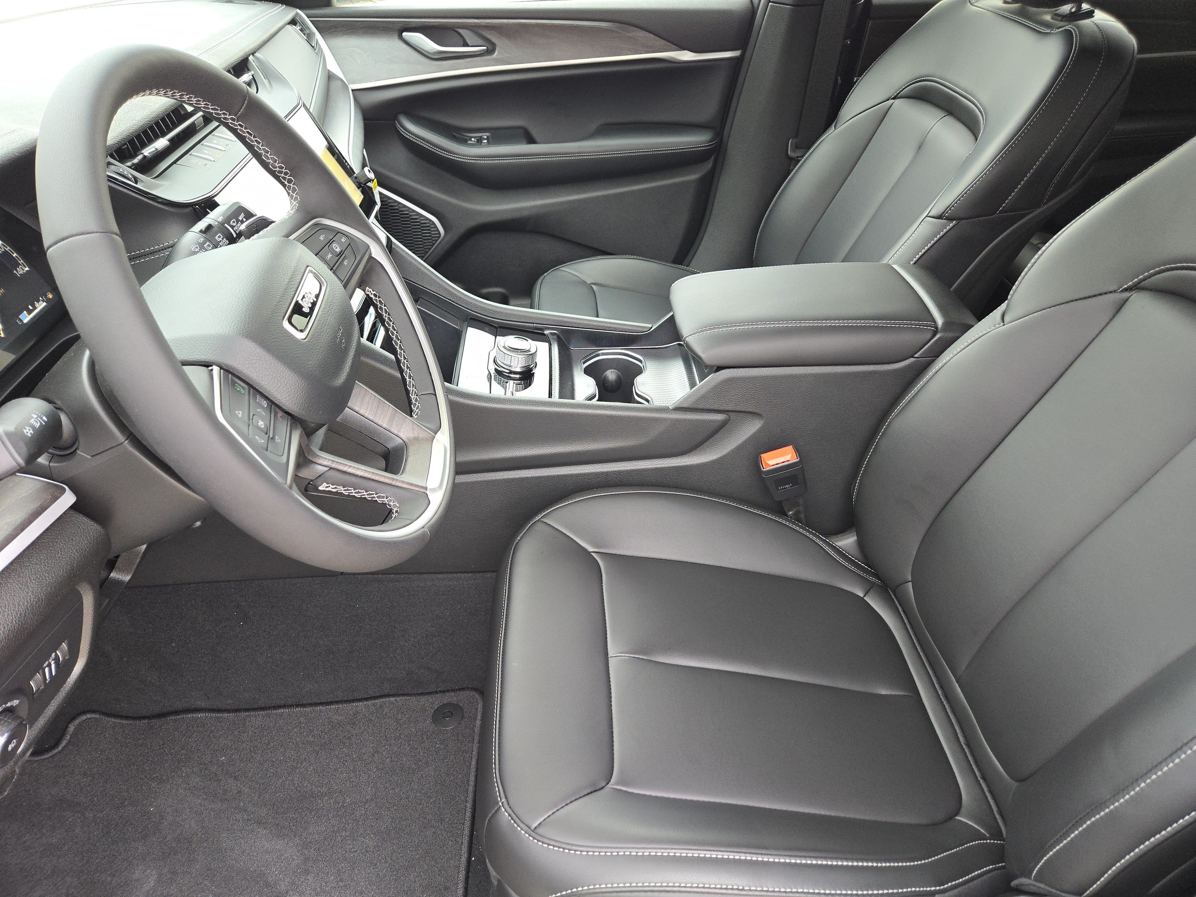 New 2026 Jeep Grand Cherokee L Limited w/ Limited Altitude Package AWD/4WD image 10