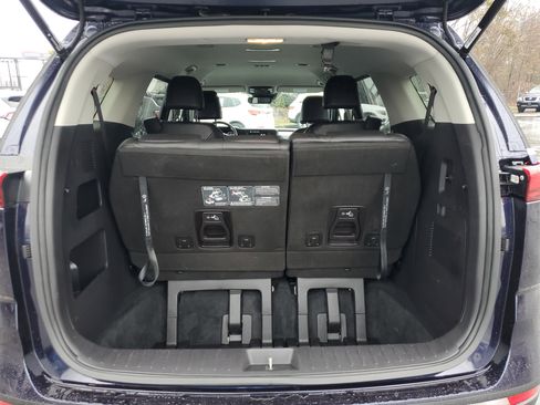 Used 2022 Kia Carnival LX image 8