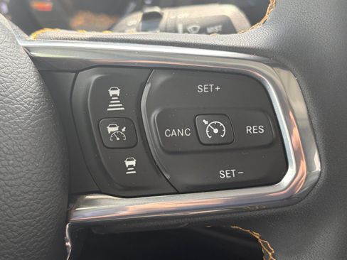 Used 2024 Jeep Wrangler Unlimited Sahara w/ Technology Group AWD/4WD image 18