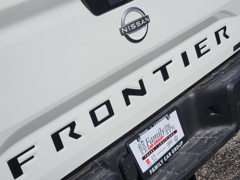 Used 2023 Nissan Frontier SV w/ Midnight Edition Package RWD image 6
