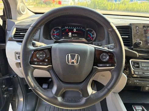 Used 2019 Honda Pilot Touring image 16
