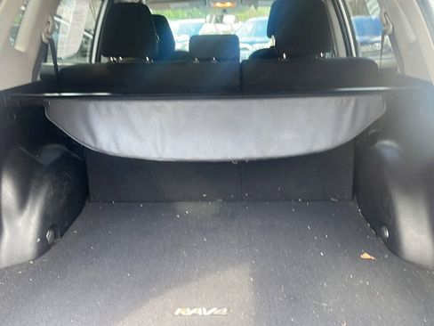 Used 2014 Toyota RAV4 LE image 19