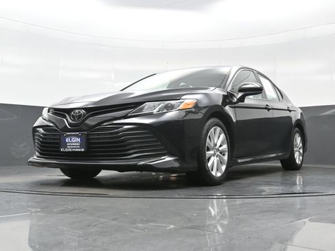 Used 2020 Toyota Camry LE FWD image 25