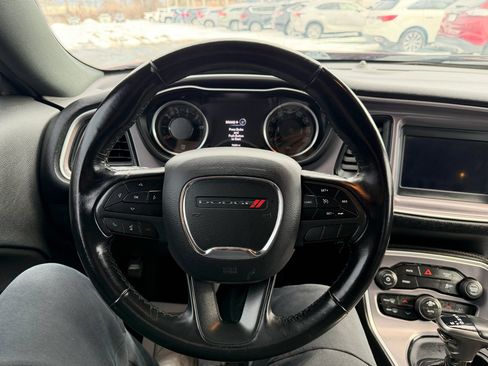 Used 2019 Dodge Challenger SXT image 9