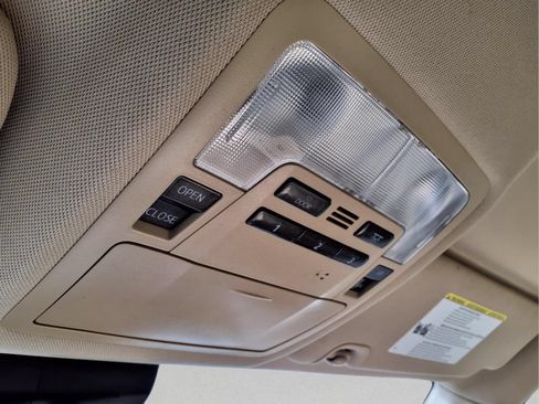 Used 2019 Toyota Highlander XLE FWD image 22