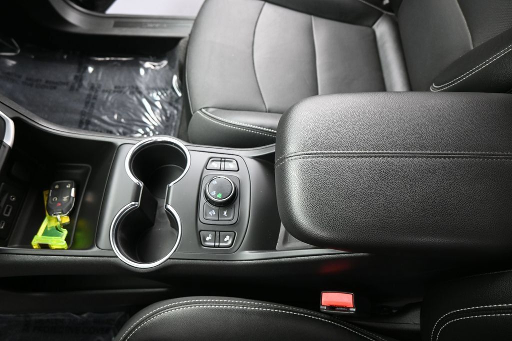 Used 2023 GMC Terrain SLT AWD/4WD image 16