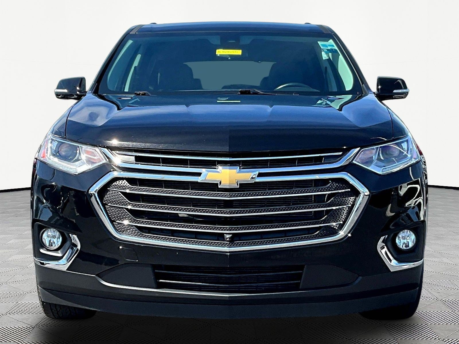 Used 2020 Chevrolet Traverse LT w/ LT Premium Package FWD image 2