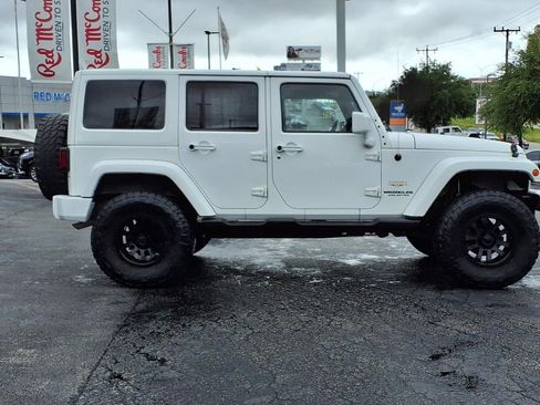 Used 2013 Jeep Wrangler Unlimited Sahara w/ Connectivity Group AWD/4WD image 5