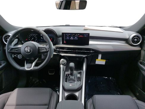 New 2025 Alfa Romeo Tonale w/ Premium Package image 9