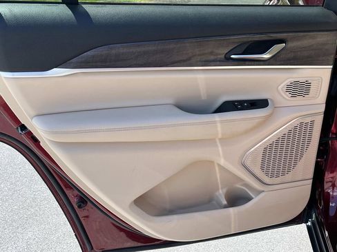 Used 2022 Jeep Grand Cherokee L Limited image 18