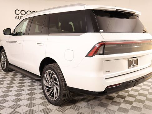 New 2026 Lincoln Navigator Premiere AWD/4WD image 24