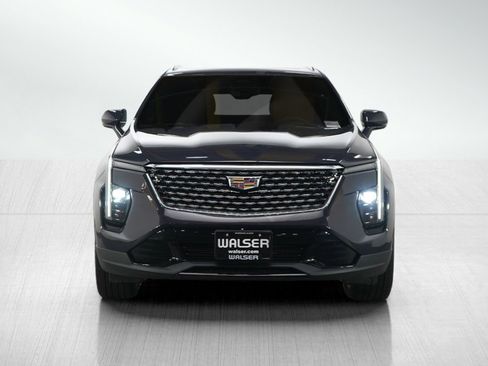 Used 2024 Cadillac XT4 Premium Luxury image 8