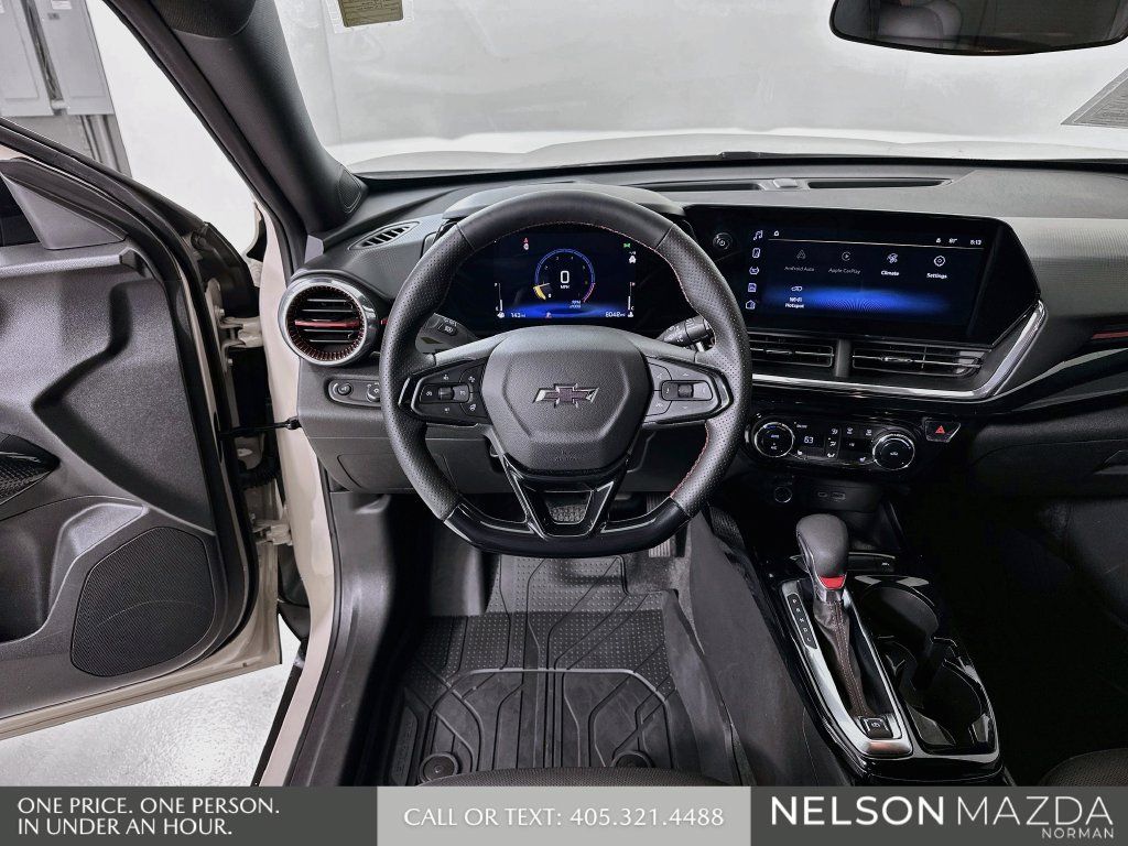 Used 2026 Chevrolet Trax RS w/ Sunroof Package FWD image 24
